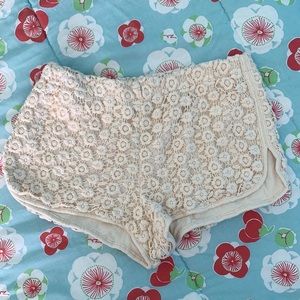 Crochet short shorts! 🌸